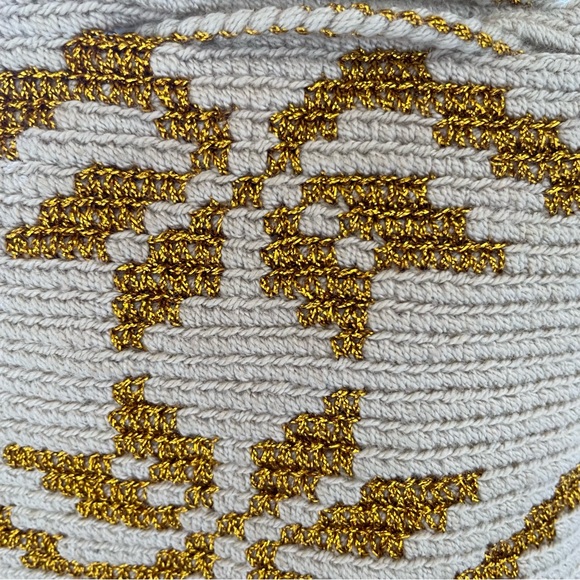 Authentic Wayuu Mochila Bag, Beige/Gold Flower Design - Picture 14 of 16